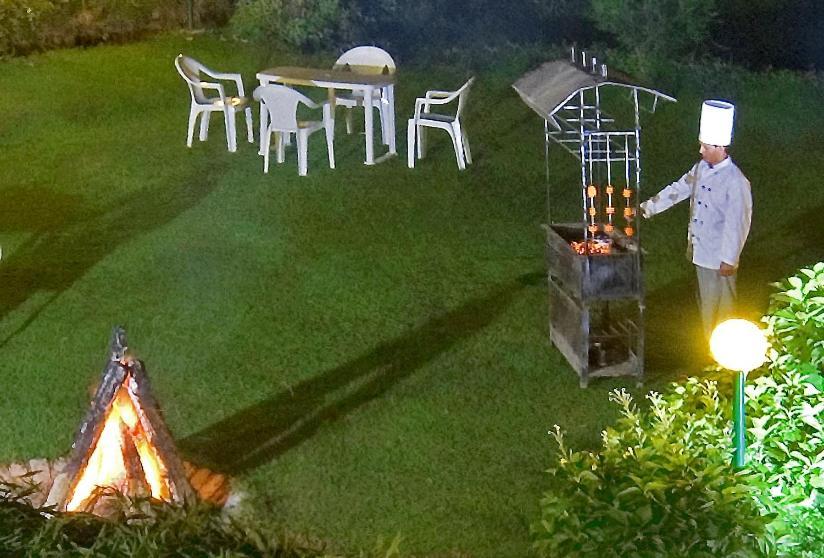De Vivendi Resorts With 35000 Sqft Open Lawn With Bbq Manāli Extérieur photo