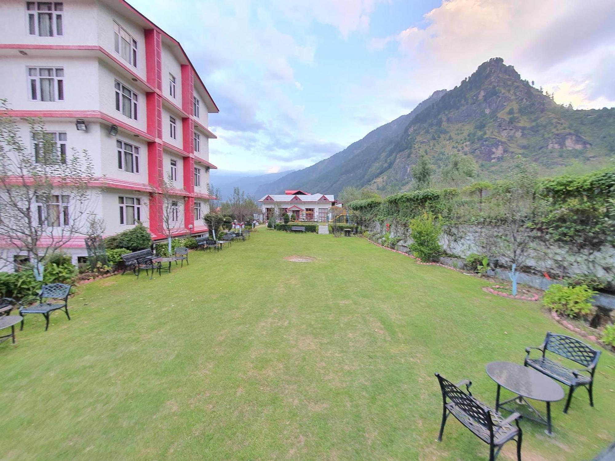 De Vivendi Resorts With 35000 Sqft Open Lawn With Bbq Manāli Extérieur photo